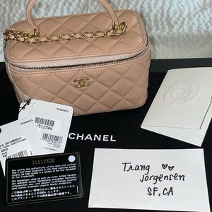 Chanel vanity with handle.